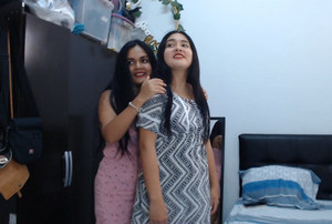 Mi prima y mi hermana se animaron a tener sexo juntas frente a la webcam