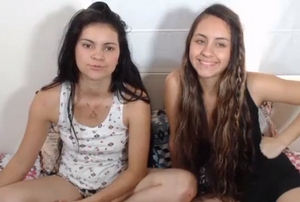 Dos amigas lesbianas se apuntan a un videochat porno